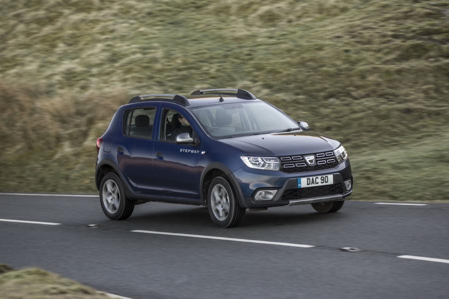  Dacia Sandero Stepway 2017 года  (UK) (фото 2 из 30)